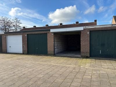 Foto van Philippineplein 15, Hulst Garagebox