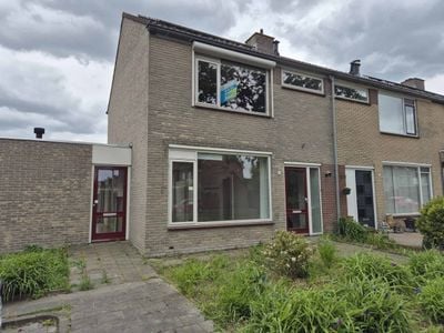 Foto van Lijsterbesstraat 23, Steenbergen Nb Woonhuis