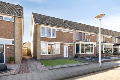 Foto van Van Brabantstraat 12, Steenbergen Eindwoning