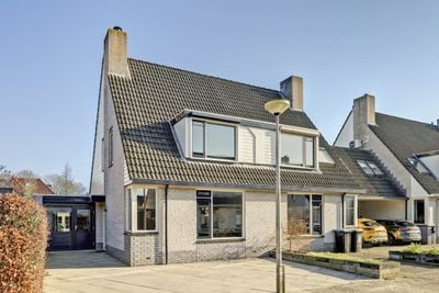 Foto van Arnold van Lieropstraat 54, Steenbergen (NB)