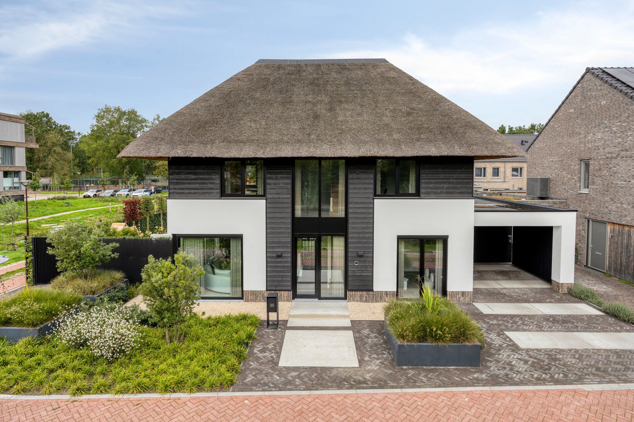 Foto van Houtwal 35, Hoeven
