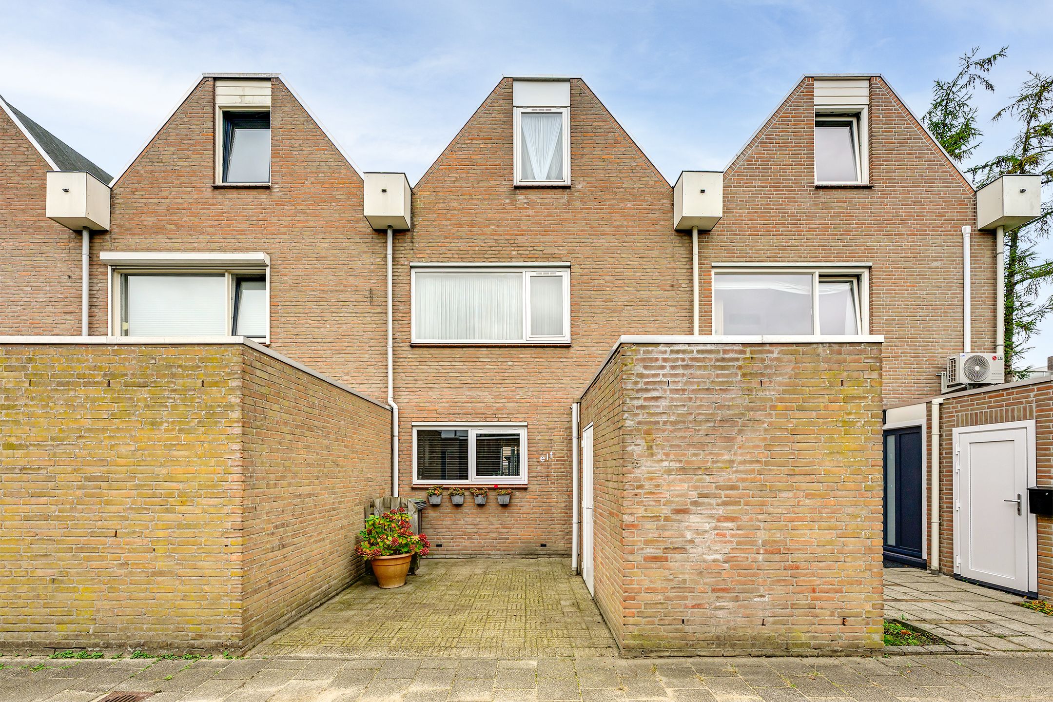 Foto van Valkenhof 11, Made