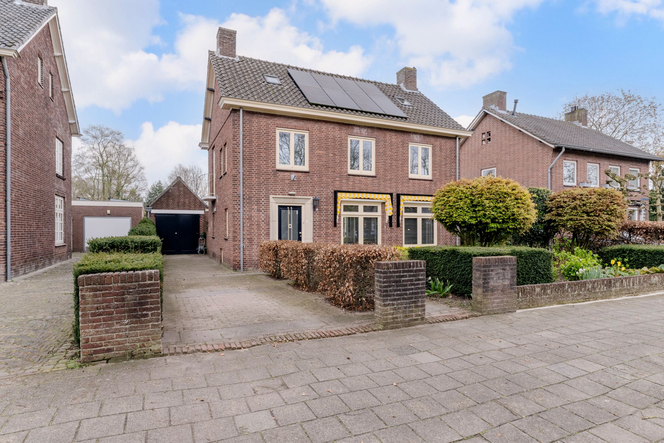 Foto van Burgemeester Sweensplein 26, Rijen