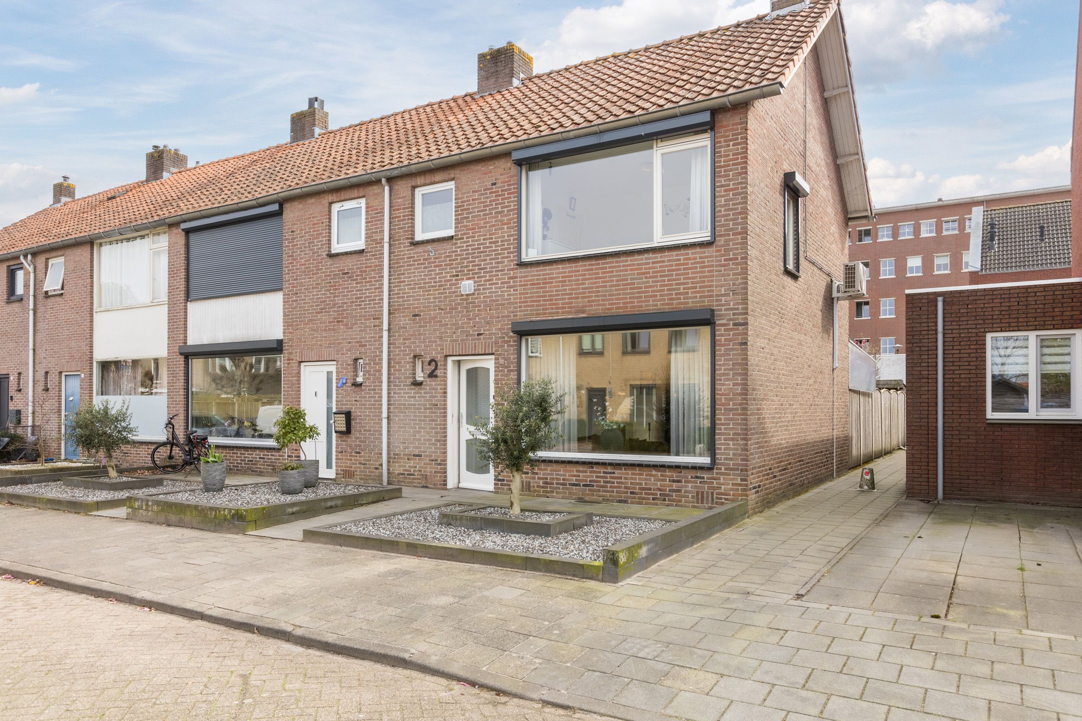 Foto van Middenweg 2, Rijen