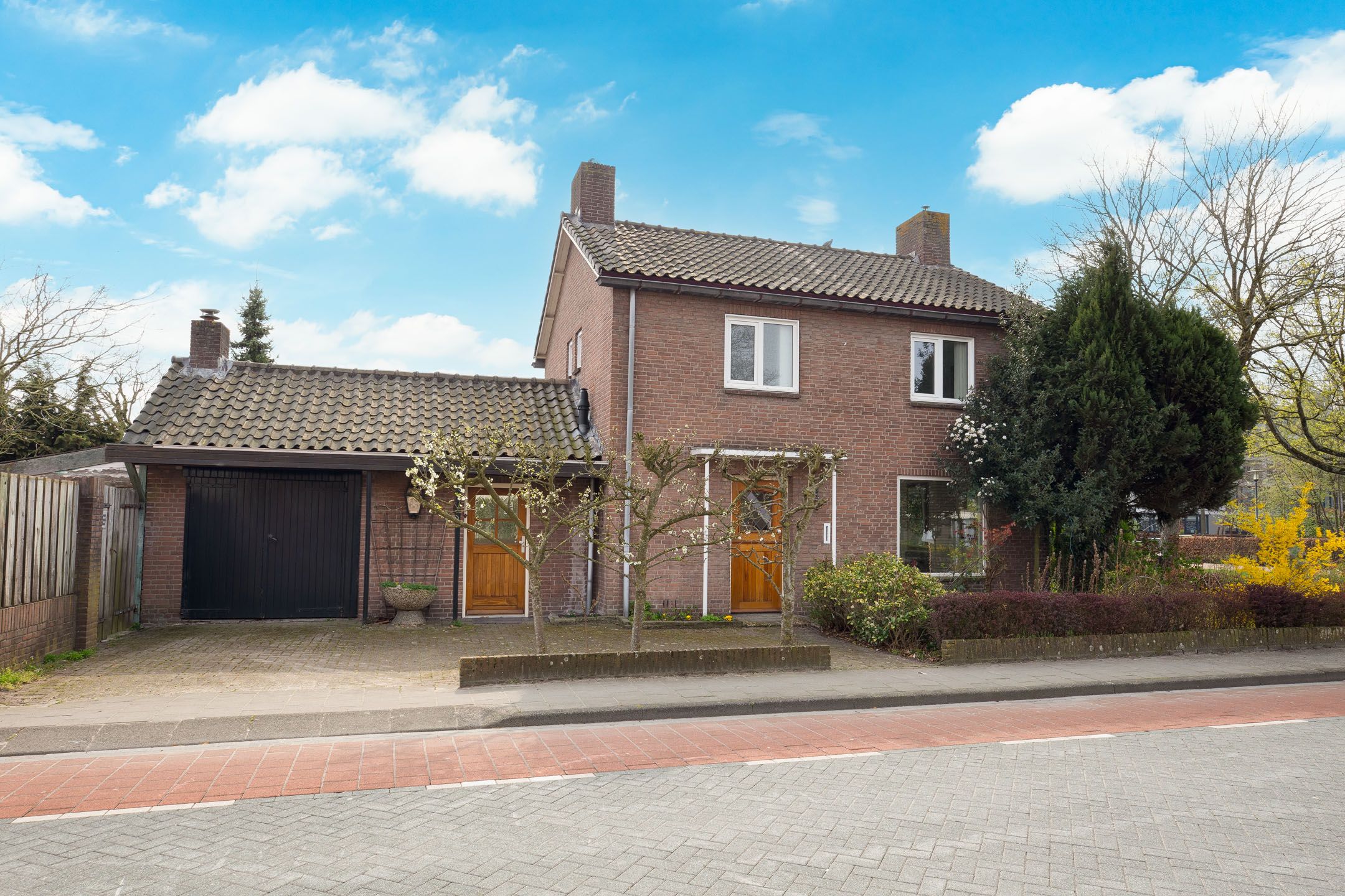 Foto van Burgemeester van Heystlaan 1, Waalwijk