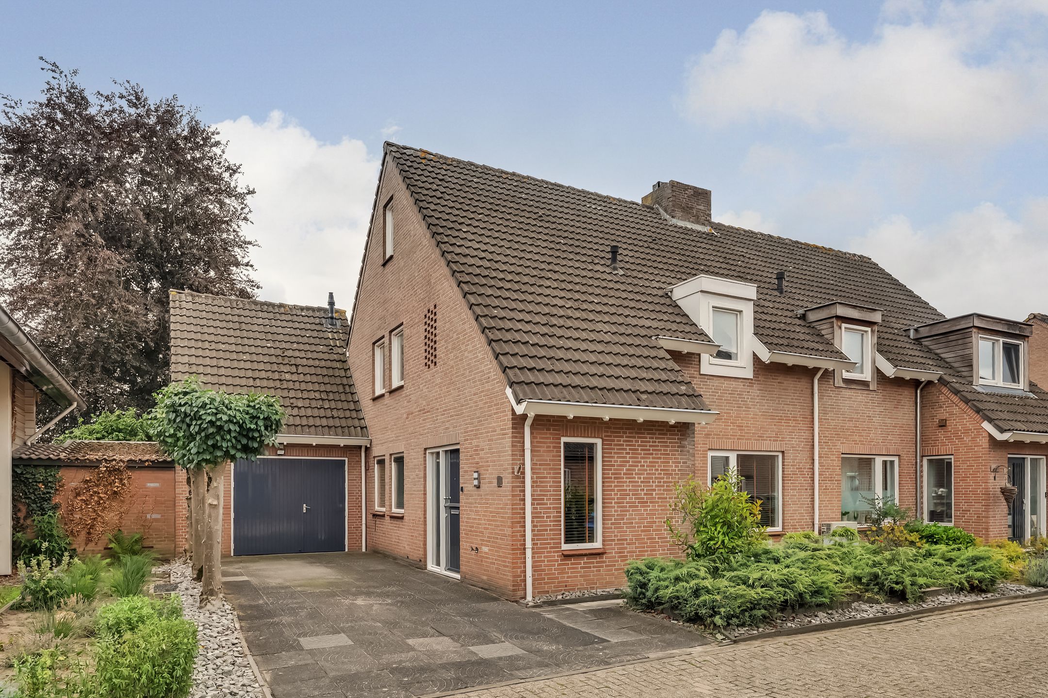 Foto van De Omloop 12, Elshout