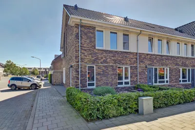 Foto van Annie M.G. Schmidthof 2, Zaltbommel