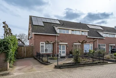 Foto van J.E.S. Holthausstraat 1, Rossum (GE)