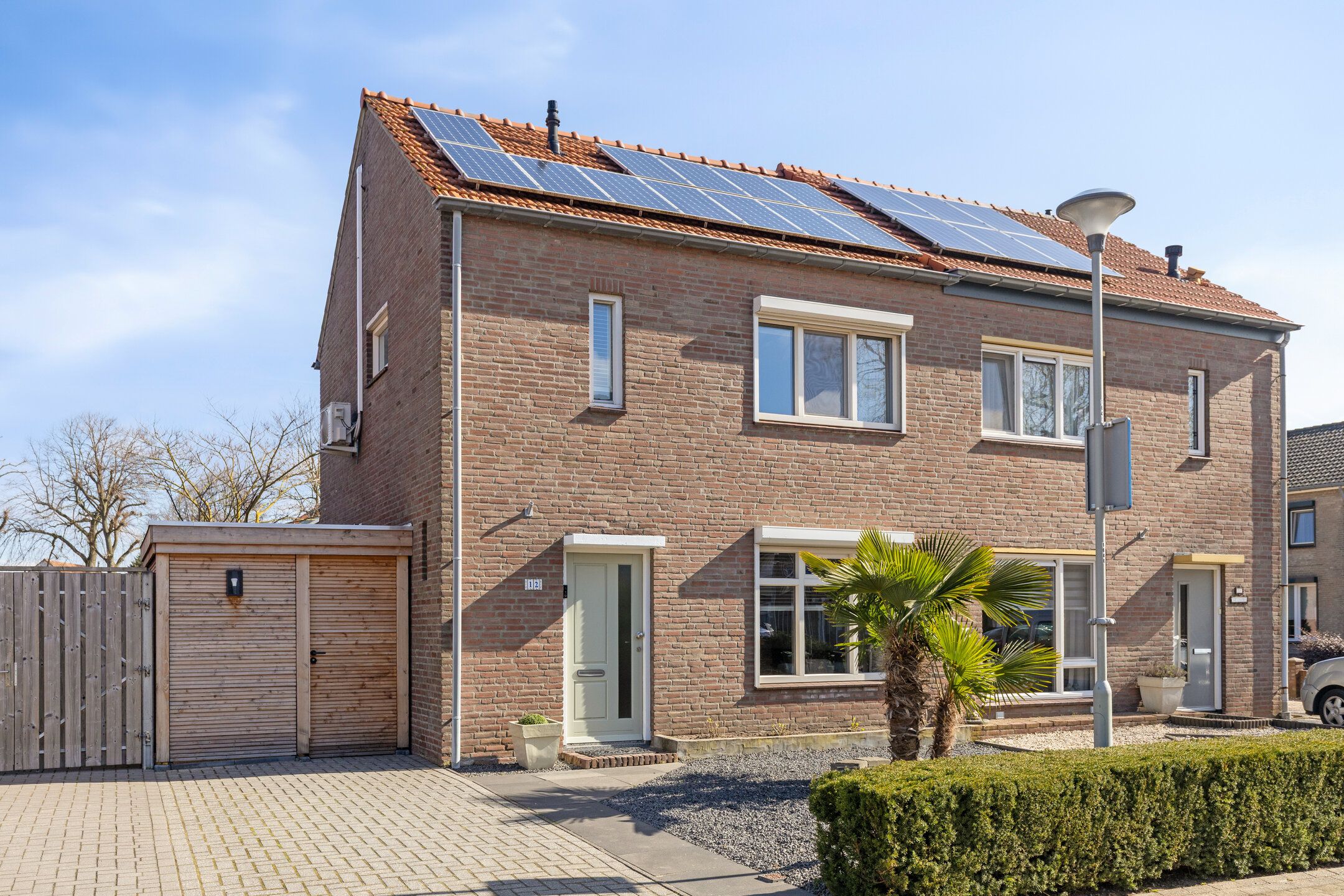 Foto van van Megenstraat 12, Leunen