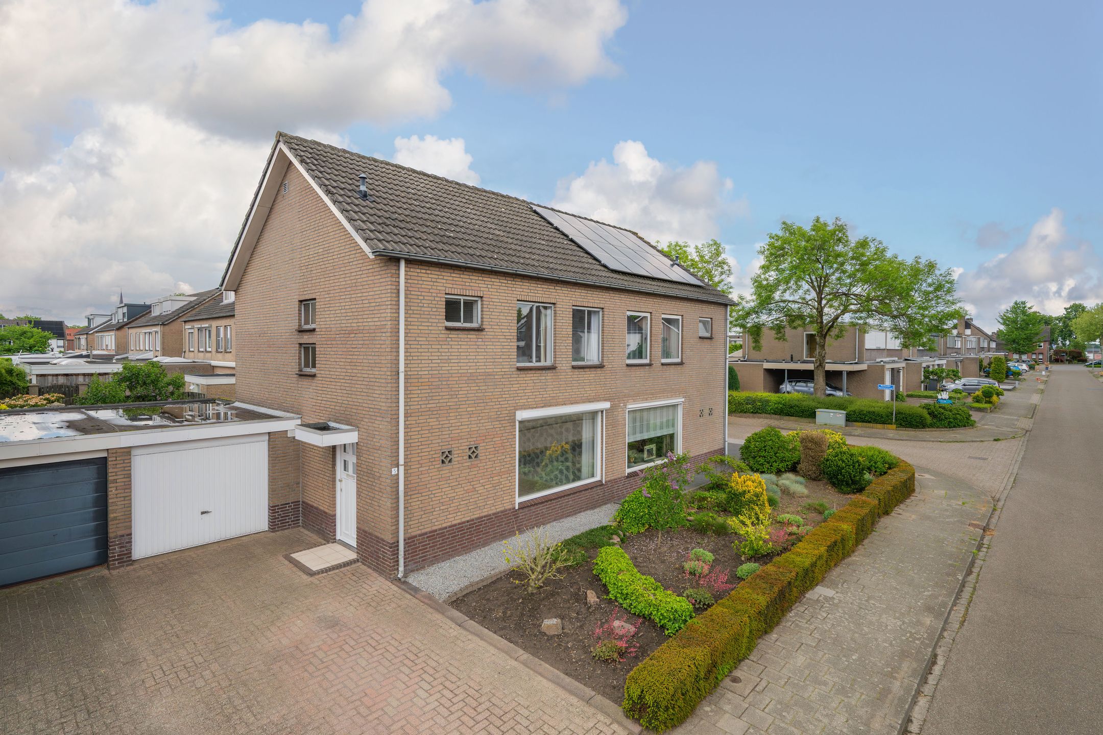 Foto van Meester de Haanstraat 5, Leunen