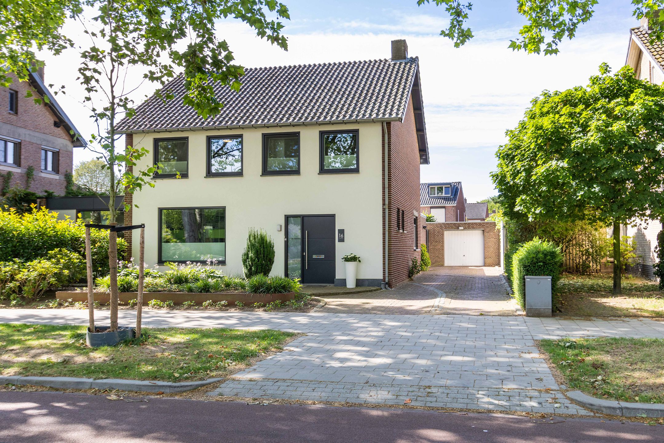 Foto van Beatrixlaan 16, Weert