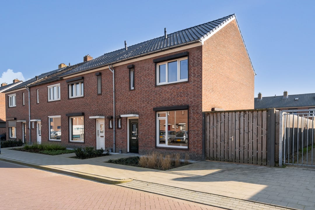 Foto van Anna van Burenstraat 2, Weert