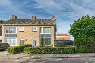 Foto van Burg. Van Houtstraat 79, Budel Half