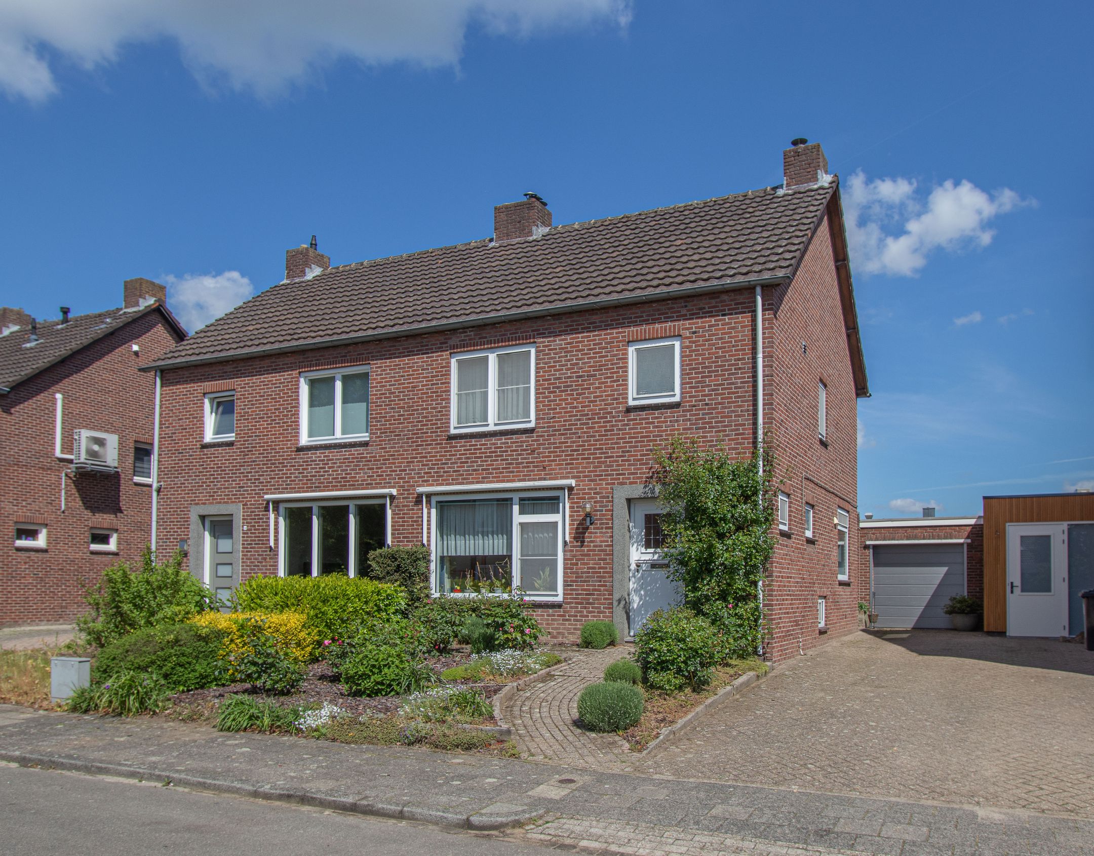 Foto van van Ghoorstraat 12, Haelen