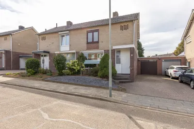 Foto van Burg. Donnersstraat 42, Munstergeleen