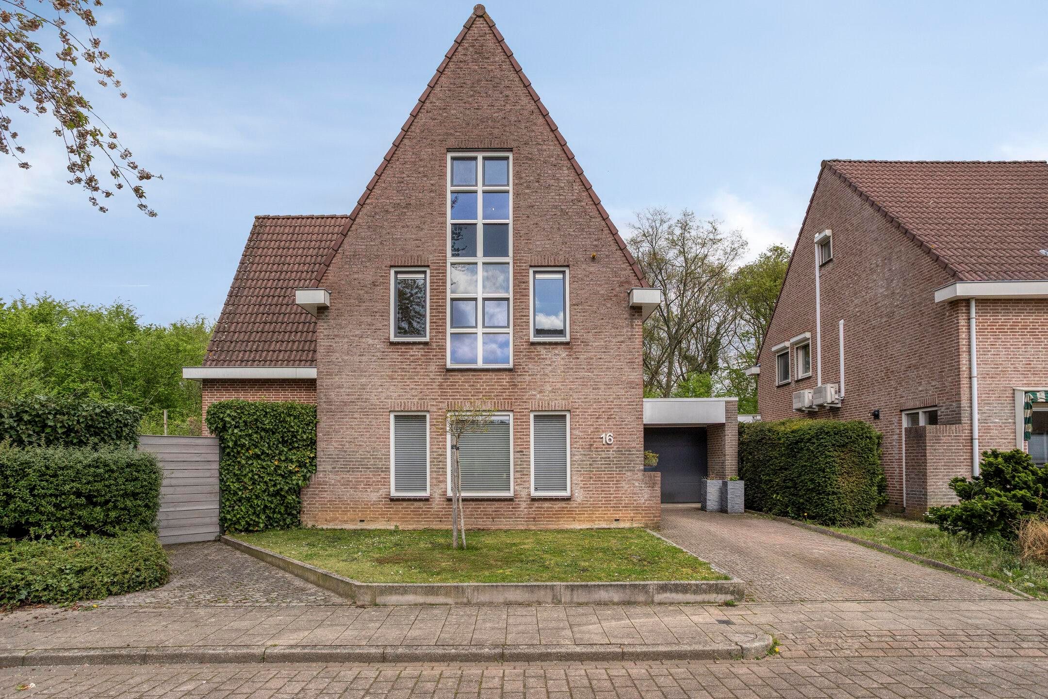 Foto van Mies van der Rohestraat 16, Landgraaf