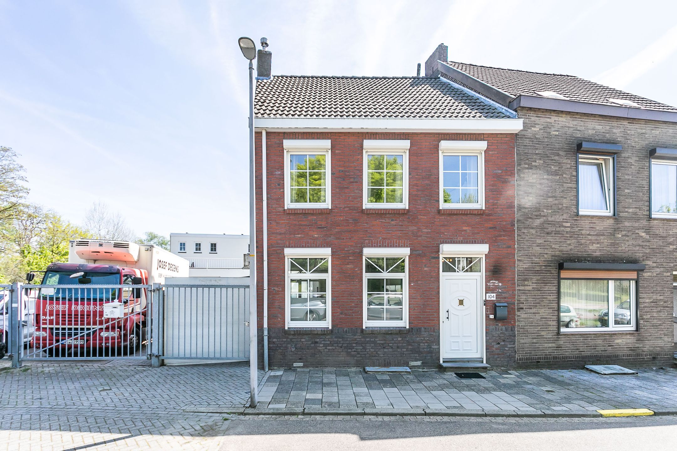 Foto van Unolaan 104, Heerlen