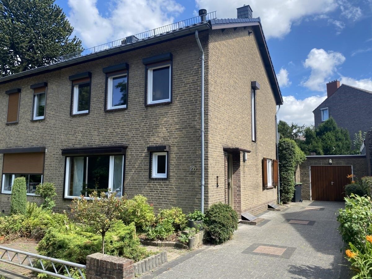 Foto van Deken Quodbachlaan 37, Kerkrade