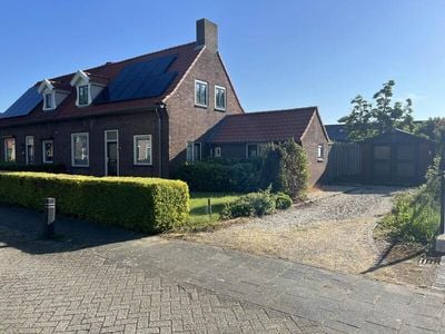 Foto van Burg. Woutersstraat 10, Beneden-Leeuwen 2-onder-1-kapwoning