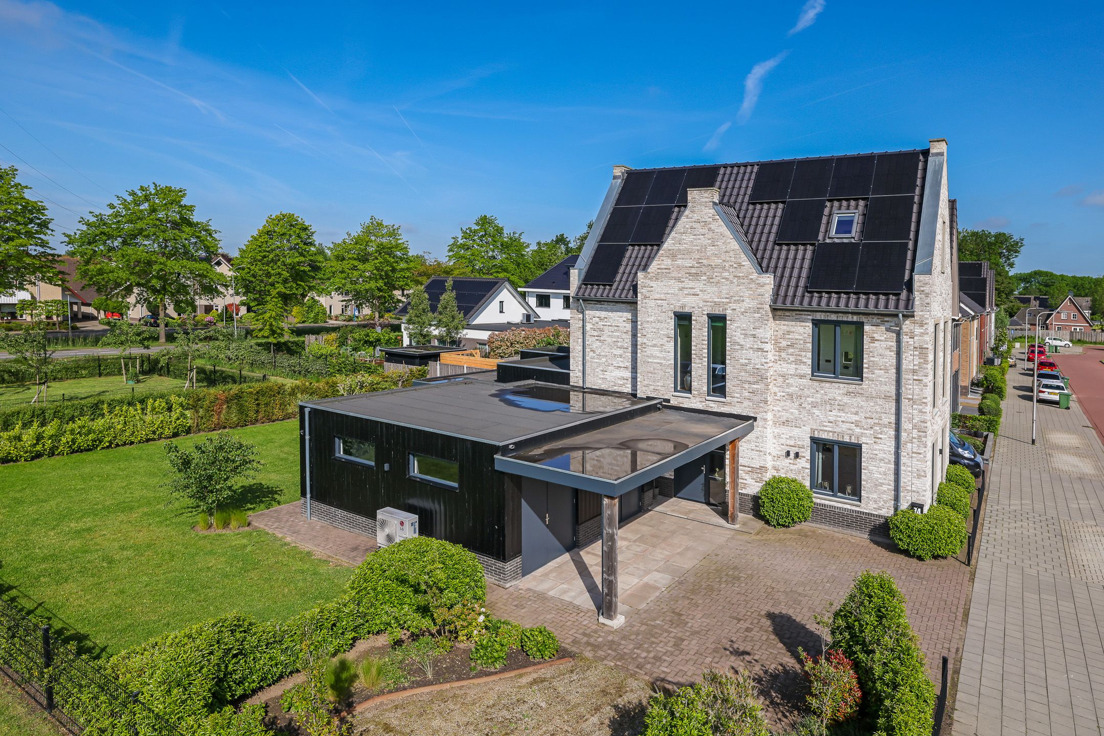 Foto van Weegbree 74, Zetten