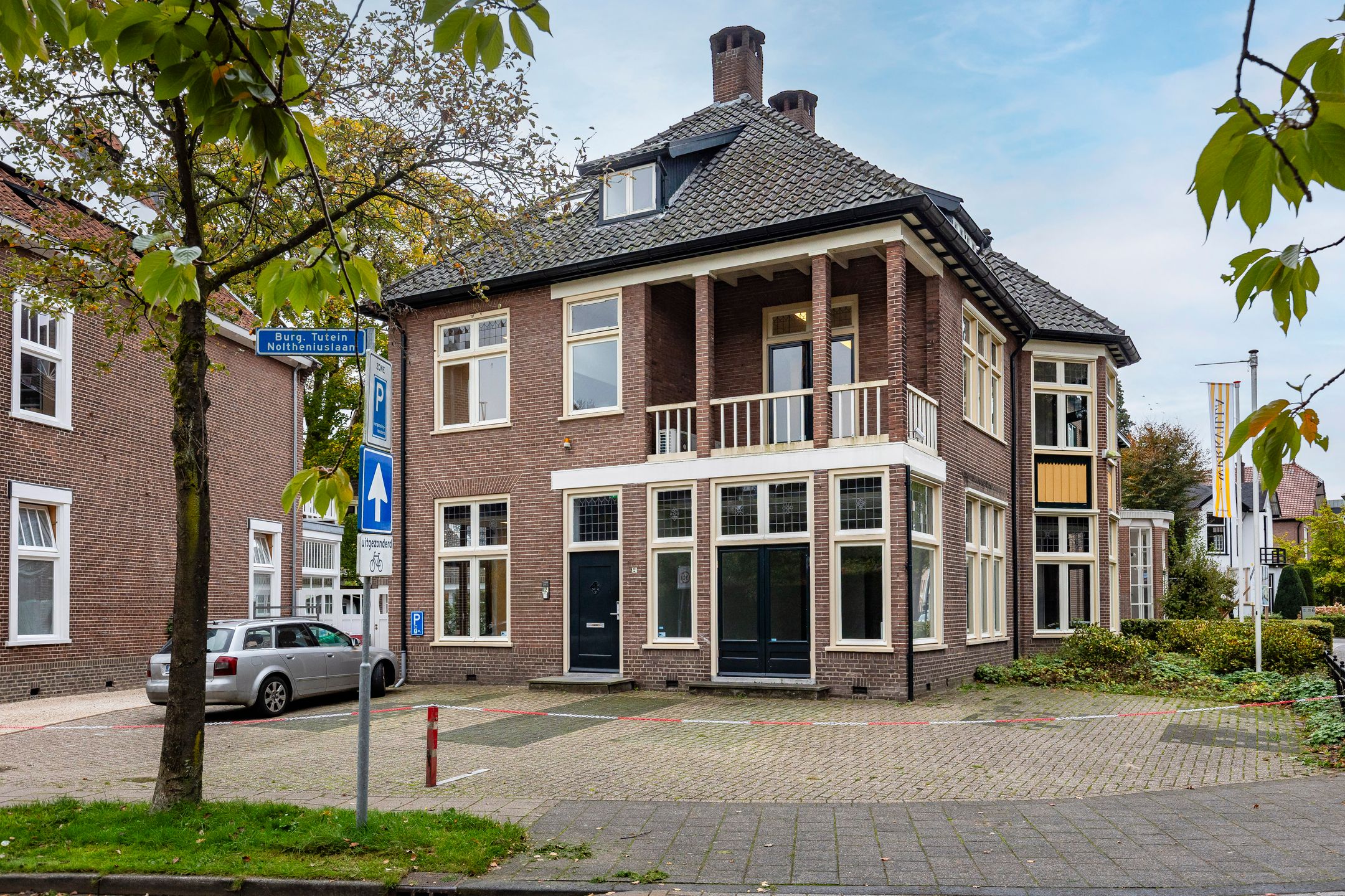 Foto van Burg. Tutein Noltheniuslaan 2, Apeldoorn