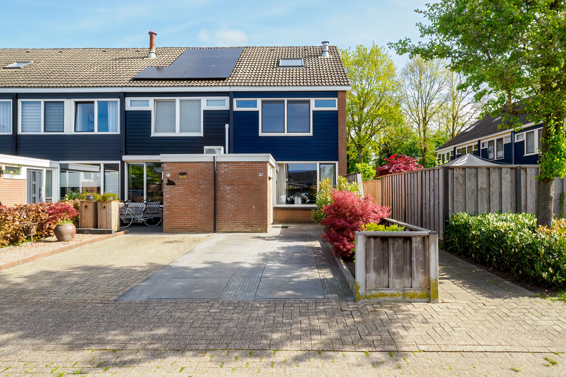 Foto van Enk 73, Borne
