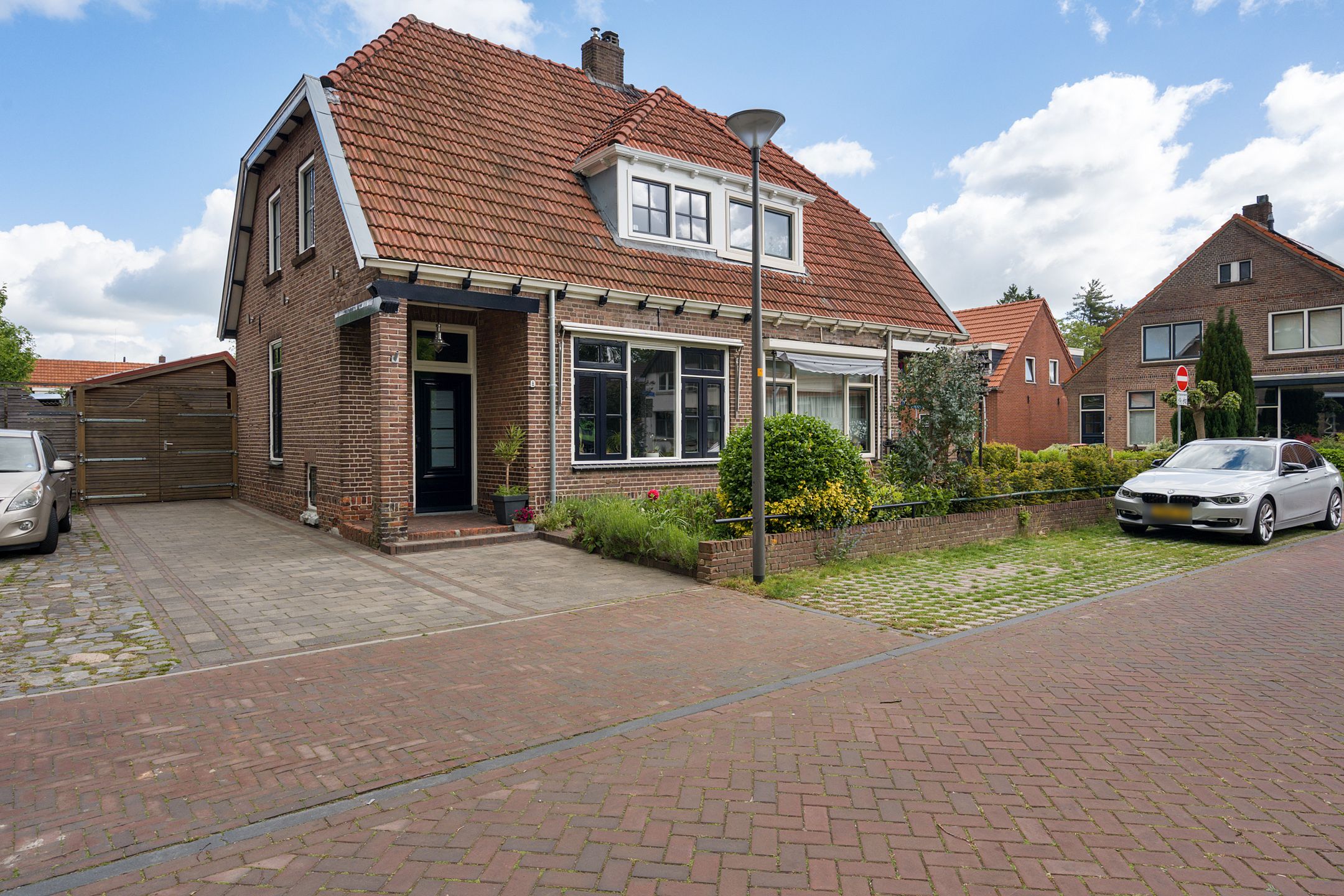 Foto van Spanjaardsplein 8, Borne