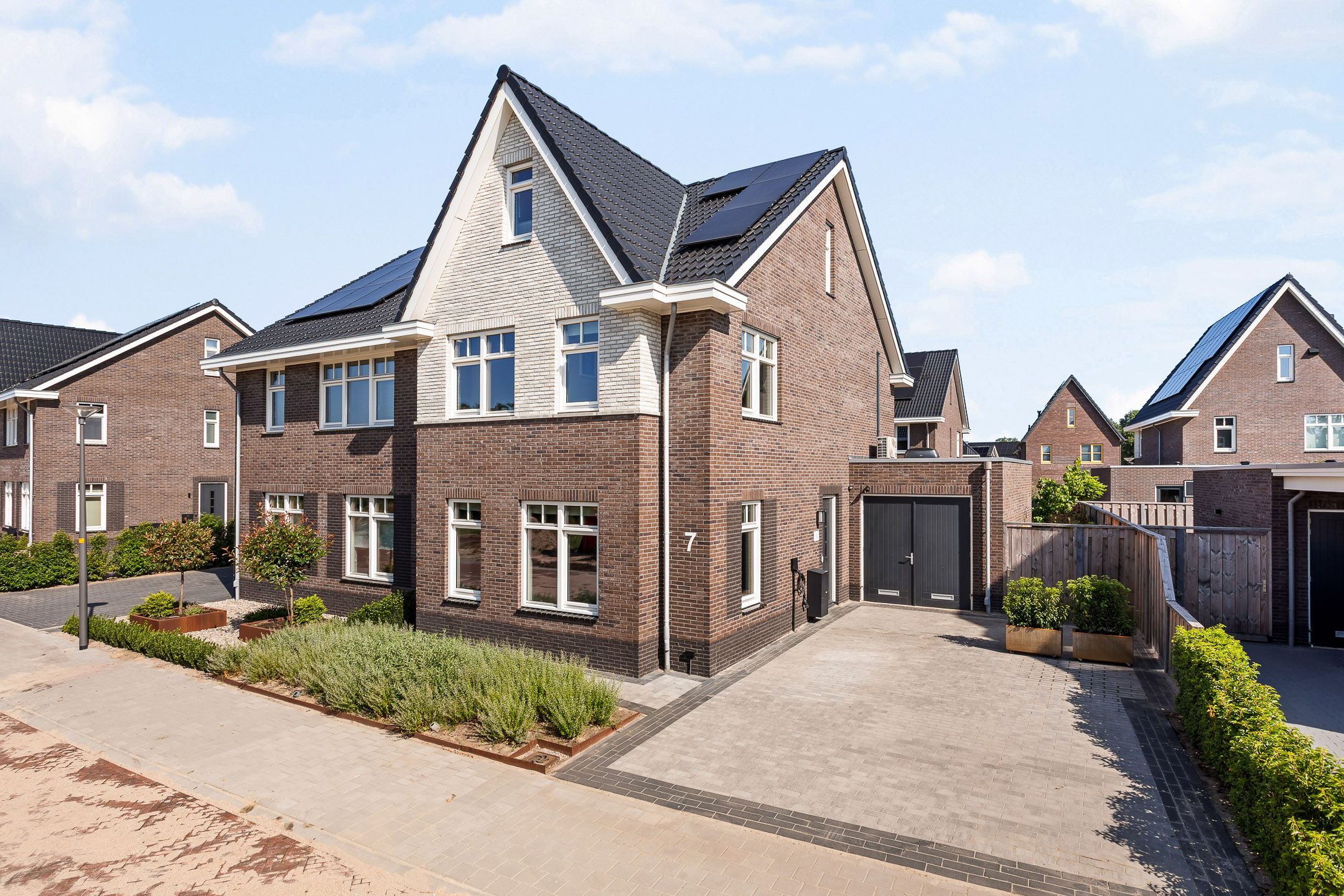 Foto van Zwartebes 7, Borne