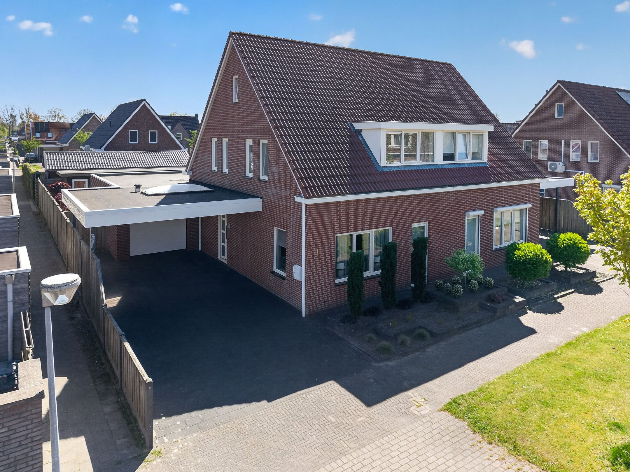 Foto van Loperstraat 1, Klazienaveen