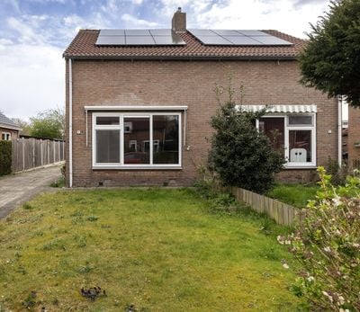 Foto van Molenweg 9, Nieuwehorne 2-onder-1-kapwoning