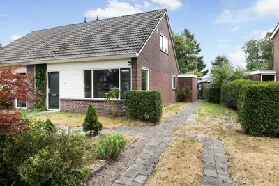 Foto van Zwarte Weg 24, Vegelinsoord 2-onder-1-kapwoning