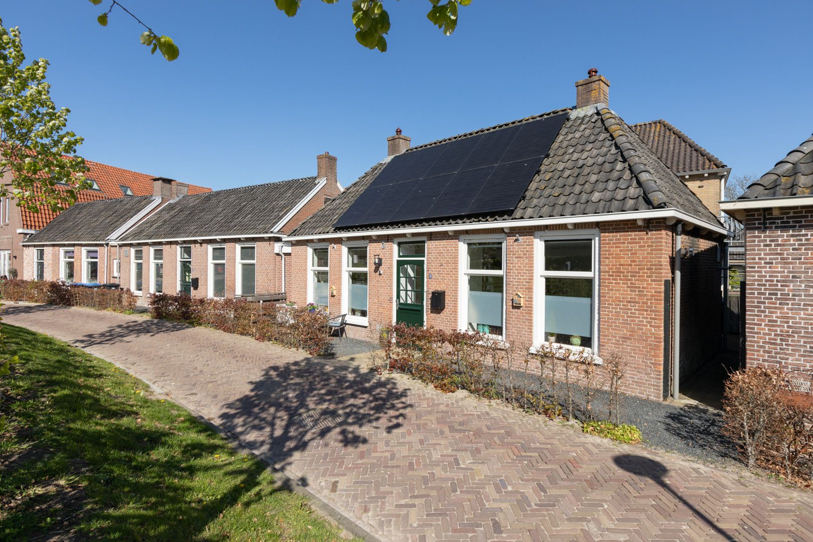 Foto van Achterbuorren 13, Scharnegoutum