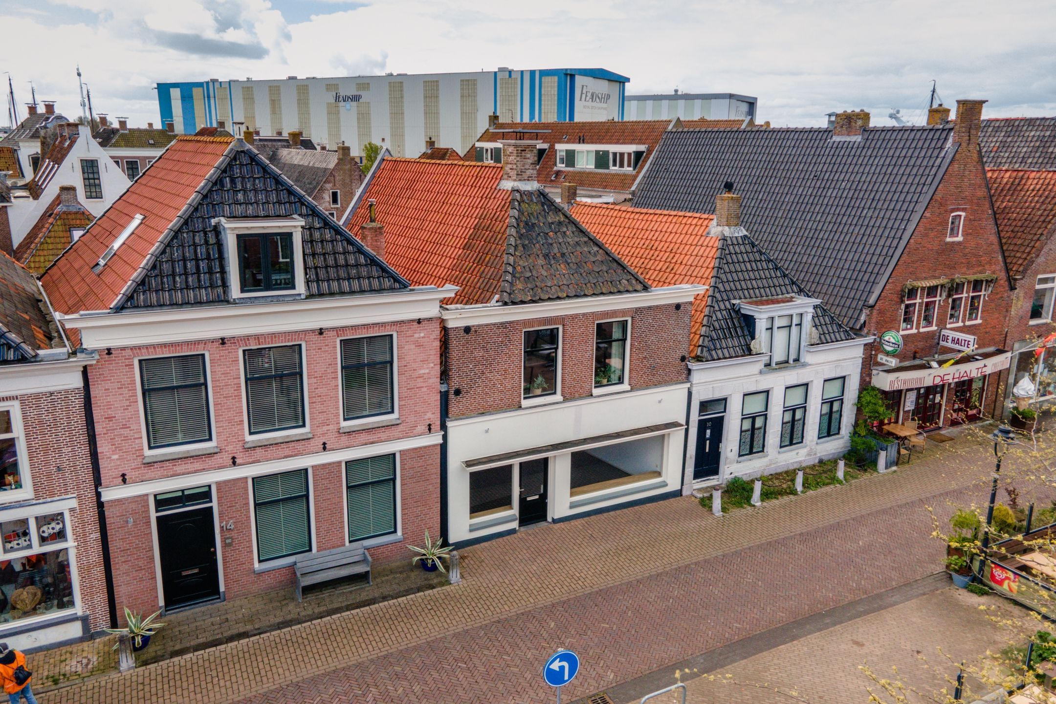 Foto van Markt 12, Makkum