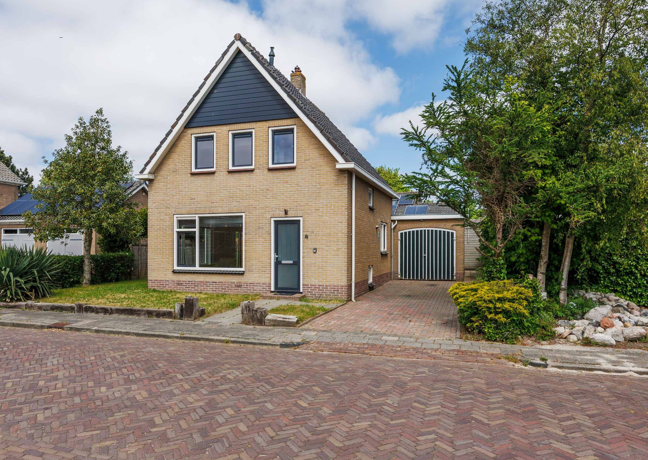 Foto van Julianalaan 4, Midlum