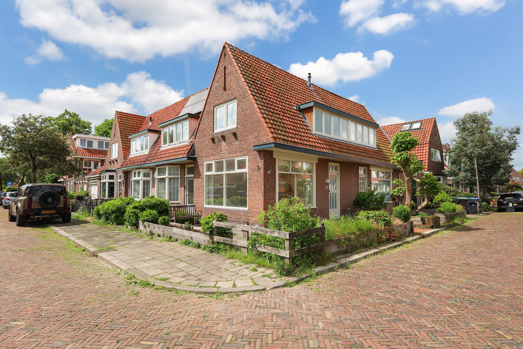 Foto van Anton Mauvestraat 1, Leeuwarden