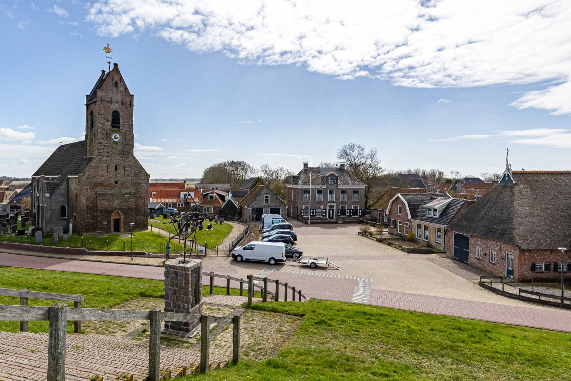 Foto van Tsjerkeplein 2, Wierum