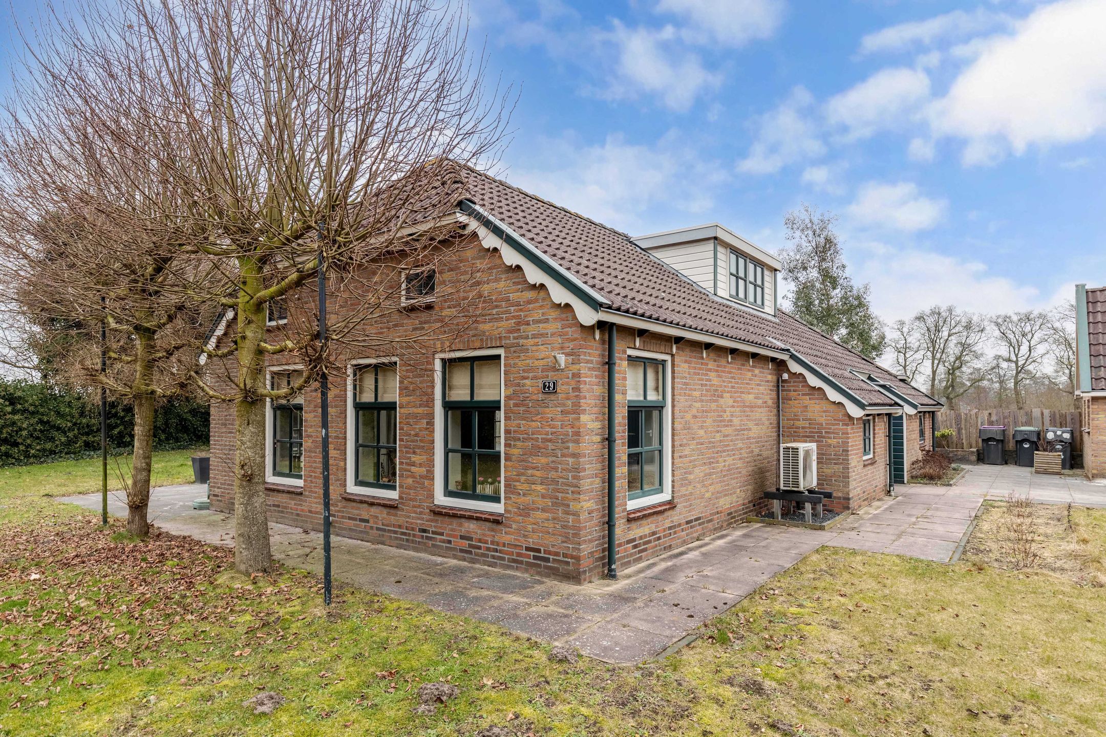 Foto van Warreboslaan 29, Surhuisterveen