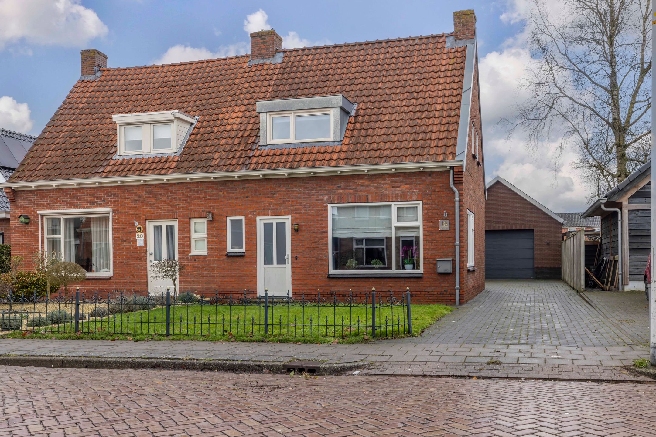 Foto van Taeke Schuilengalaan 18, Surhuisterveen