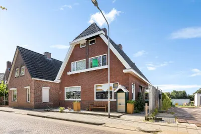 Foto van Marktkade 19, Musselkanaal Helft van dubbel