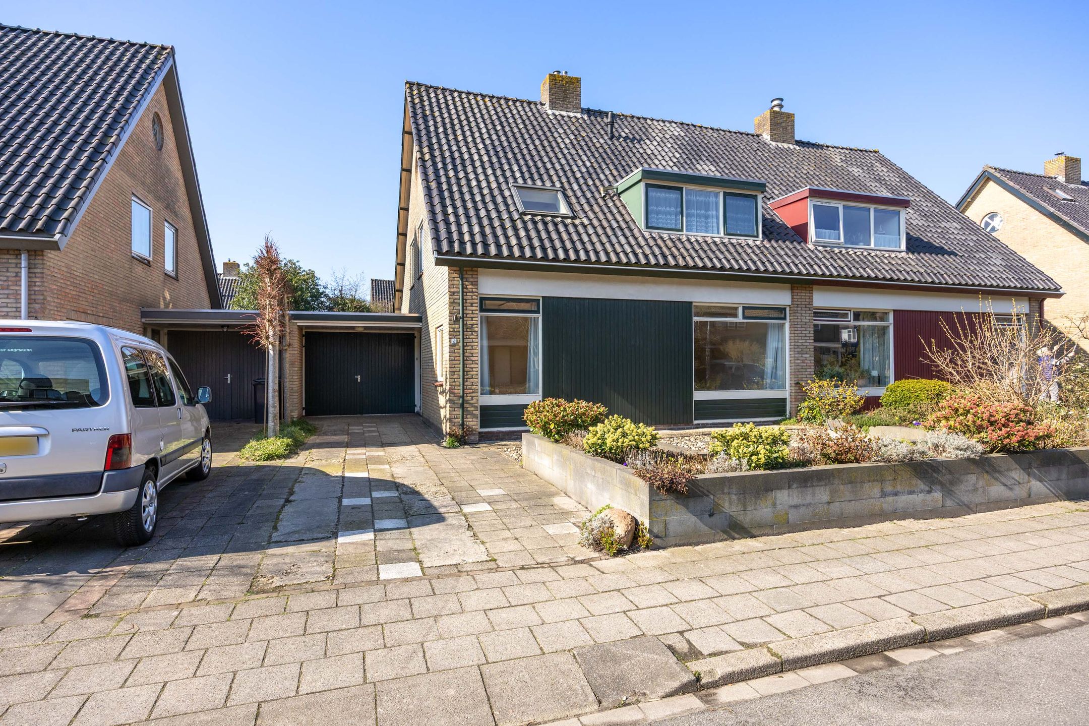 Foto van van Houtenstraat 6, Zuidhorn